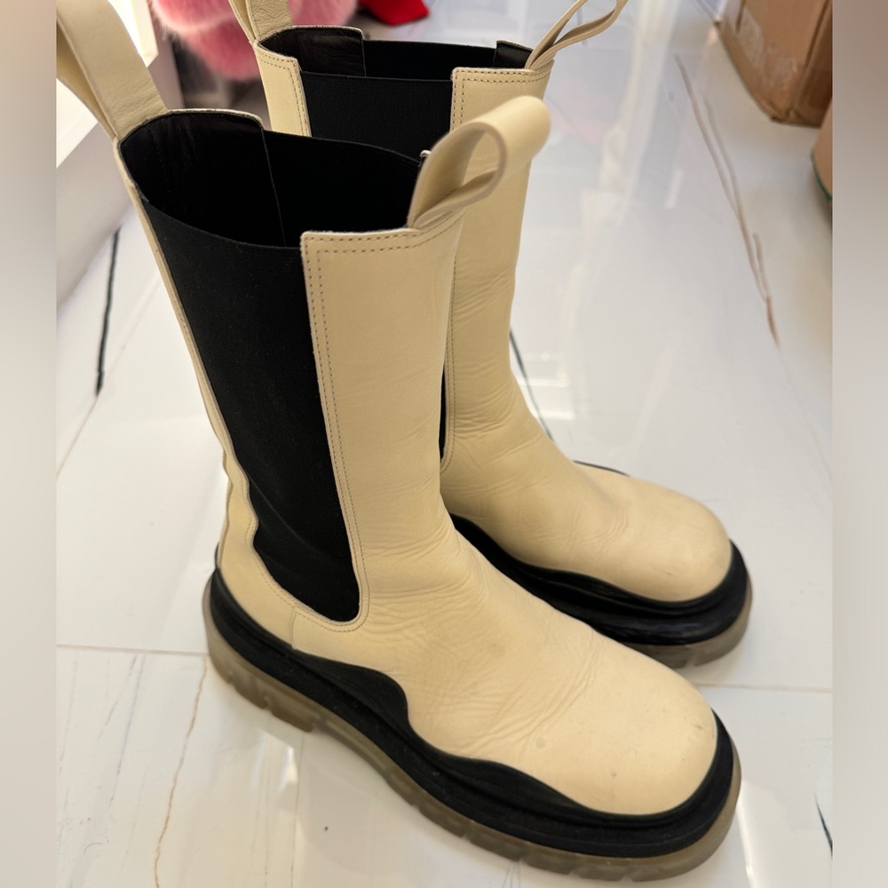 Bottega Veneta Leather Tire Boot in Cream/Clear Size 41
